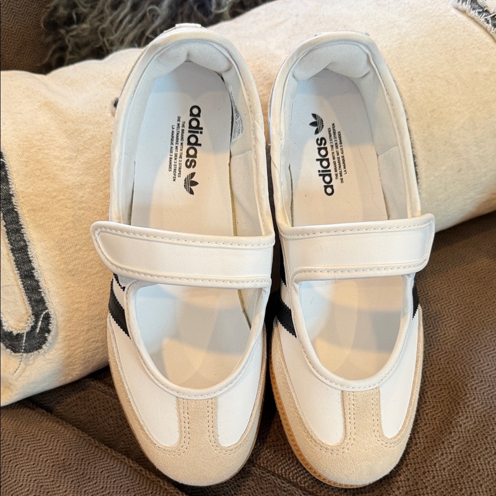 Adidas women’s new without box Maryjane’s.